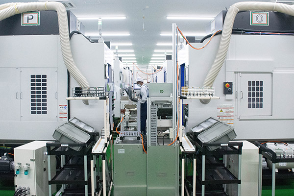 工場内の機械の画像